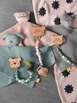 Attache-sucette LÄSSIG Little Chums Gris/chat - Lassig -Produits Pour Bébés Magasin attache sucette lassig little chums 2