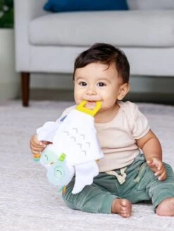 Coﬀret Naissance Avec Doudou Luminescent Dans Le Noir - INFANTINO Blanc - Infantino -Produits Pour Bébés Magasin coﬀret naissance avec doudou luminescent dans le noir infantino 3