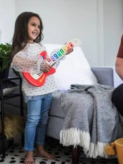 Guitare Connectée Magic Touch - HAPE Rouge - Hape -Produits Pour Bébés Magasin guitare connectee magic touch hape 2