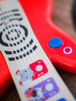 Guitare Connectée Magic Touch - HAPE Rouge - Hape -Produits Pour Bébés Magasin guitare connectee magic touch hape 3
