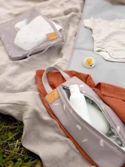 Pochette Isotherme LÄSSIG Taupe - Lassig -Produits Pour Bébés Magasin pochette isotherme lassig 4