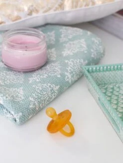 Sucette à Bout Rond Tout Latex 6 Mois+ SUAVINEX Naturel - Suavinex -Produits Pour Bébés Magasin sucette a bout rond tout latex 6 mois suavinex 2